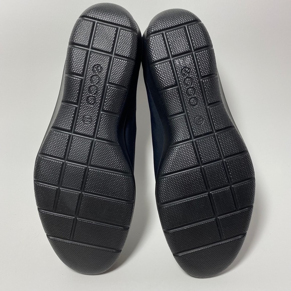 ECCO Slip On Sneaker NWOT Womens Sz 7/38 Black - Picture 6 of 6